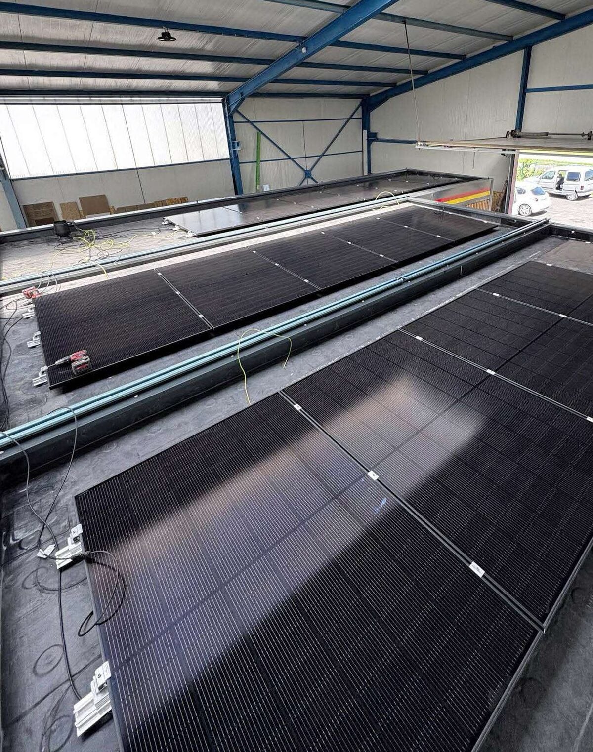Panneaux photovoltaïques intégrés en couverture d'un module Hoummi