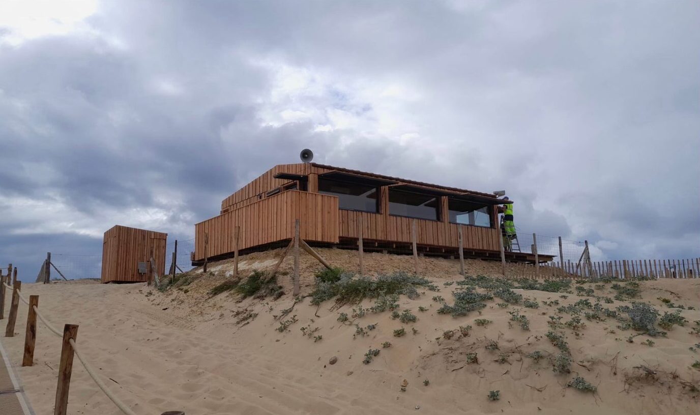 Poste de secours Hoummi avec vigie panoramique, plage de la Gravière à Soorts-Hossegor